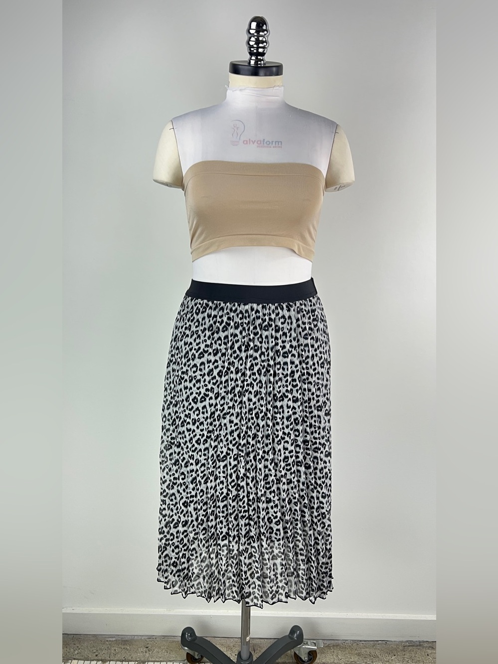 💚 3696. Pleated Black and White Leopard Print Midi Skirt